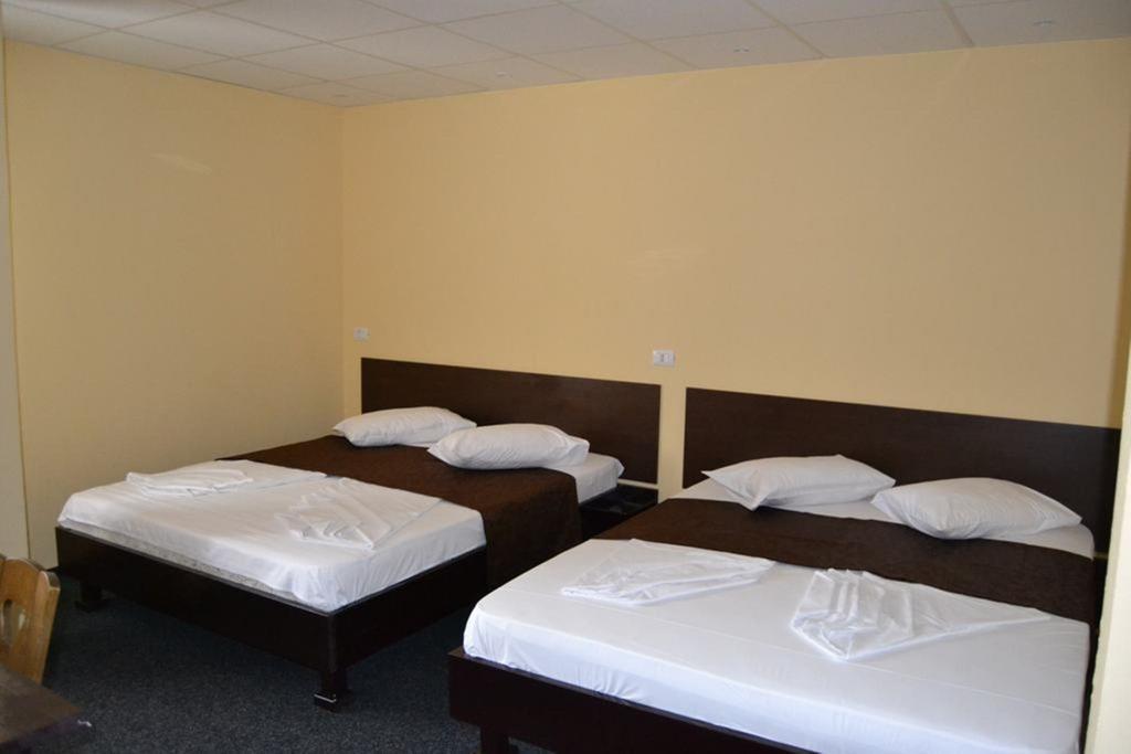 Hotel Casa Gorjeneasca Târgu Jiu Zimmer foto